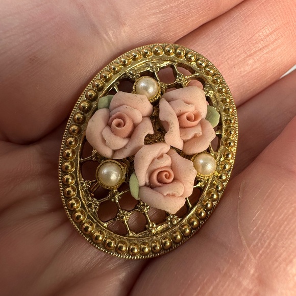 Vintage 1928 rose flower and pearl bead pin - Picture 5 of 6